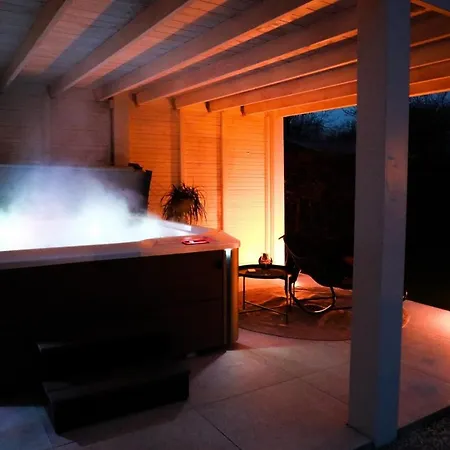 Maison La Belle Cosy 2-bedroom House With Jacuzzi & Airco Hébergement de vacances