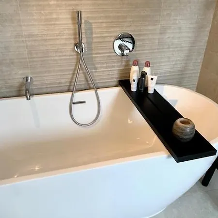 Maison La Belle Cosy 2-bedroom House With Jacuzzi & Airco Hébergement de vacances *